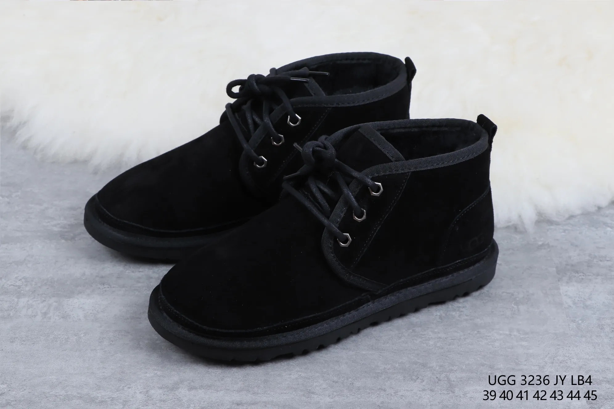 💰520 UGG sheepskin integrated snow boots 3236 maroon M Neumel Product description: As an extension of the classic series, the classic lightweight series has a low-key outsole and upper inspired by classic styles, showing the comfort and luxury of UGG. Upper: cow leather, soft suede upper. Insole: 17mm UGGpure™ wool cushioning foam insole. Sole: Treadlite by UGG™ Light wing technology outsole - non-slip, cushioning, wear resistance, and good elasticity Heel: Brand LOGO on the side Size: 39 40 41 42 43 44 45